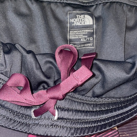 North Face Floral-Print Performance Shorts XL - Picture 2 of 5